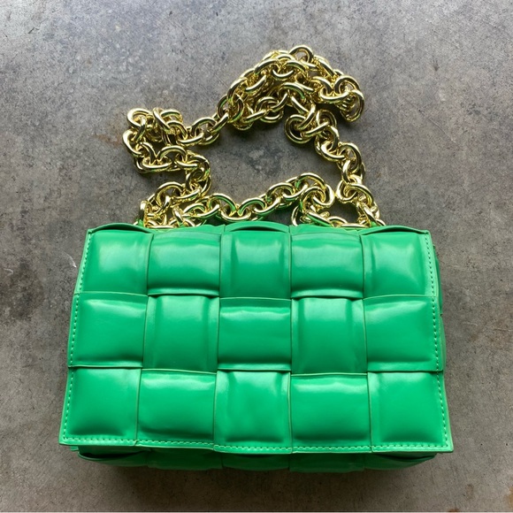 Green Padded Cassette Bag w/ Gold Chain Link - Picture 1 of 9